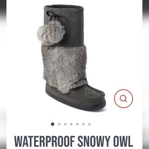 Snowy Owl Suede Manitobah Mukluks in Charcoal, Size 9